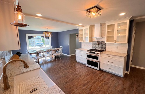 Lawrence Park House | NEW Spacious Oasis near quiet beach! Private backyard, games, gorgeous kitchen