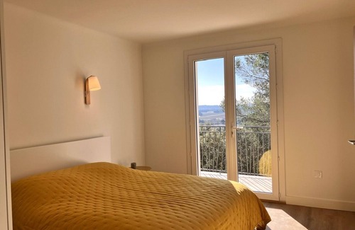 Piolenc Villa | New / Spacious villa with swimming pool, South of France on a hill