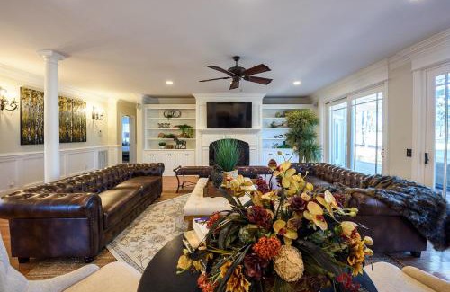 Pinehurst Villa | New - Spectacular️ Golf Views - Sleeps 20 - Pinehurst National #9 - Near DT Pinehurst!