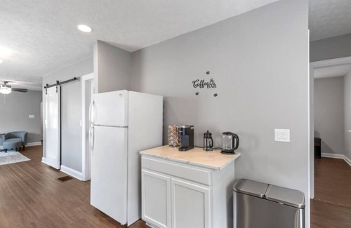 Speedway House | NEW Speedway ? Relaxation! (3BR/2BA, sleeps 7)