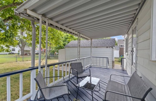 Speedway House | NEW Speedway ? Relaxation! (3BR/2BA, sleeps 7)