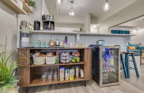 Bluff City Condo | New, SpeedwaySkyview, Penthouse3BR/3BA