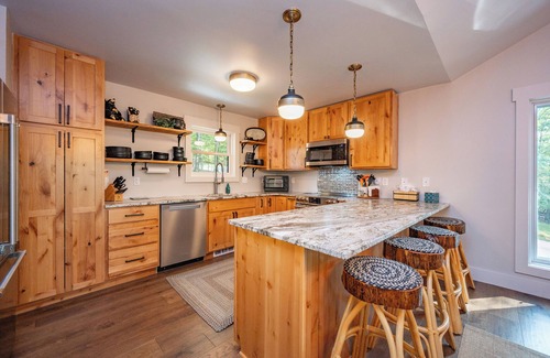 Oakland House | New! Split Lakefront Home