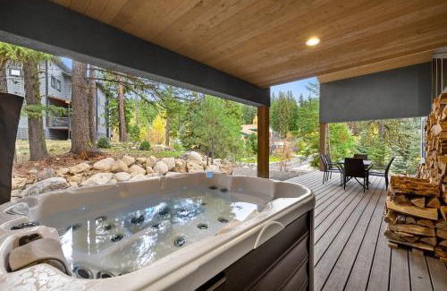 McCall House | New! Spring Mtn Paradise - Pet friendly, single level w/hot tub and clubhouse access