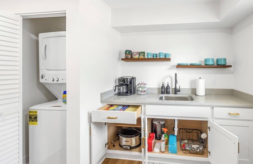 St. Petersburg - Clearwater Apartment | New! St Pete Uptown Funk Near Downtown