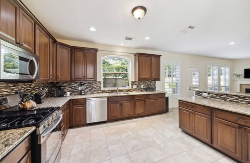 Barker House | NEW Stardust - Luxurious Four Bedroom Retreat