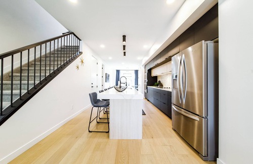 Southwest Edmonton House | NEW-Starry Nights Escape-Hot Tub-Kids Secret Rm!
