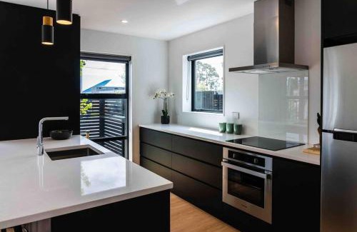 Edgeware Apartment | New State Of The Art Sunny Warm free Park