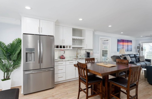 Topsail Beach House | NEW! Steps to beach, Ultra Premium, Free Early Check-in Sun-Sun, Kayak, Hot Tub,