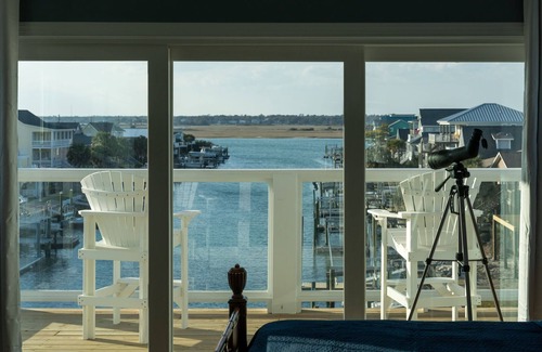 Topsail Beach House | NEW! Steps to beach, Ultra Premium, Free Early Check-in Sun-Sun, Kayak, Hot Tub,