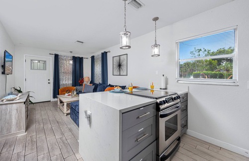 New Port Richey House | NEW Steps to Downtown 7 Mins to Beach + Parking