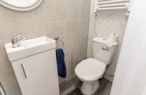 Wellingborough Apartment | New Studio apartments available on short term let - Wellingborough. easy parking