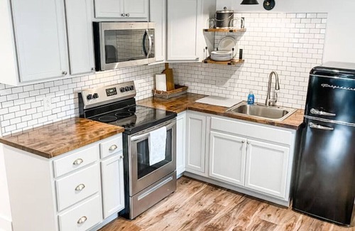 Columbia Apartment | New Studio Apt w/KING Bed- 1mi. to Columbia's Sq!
