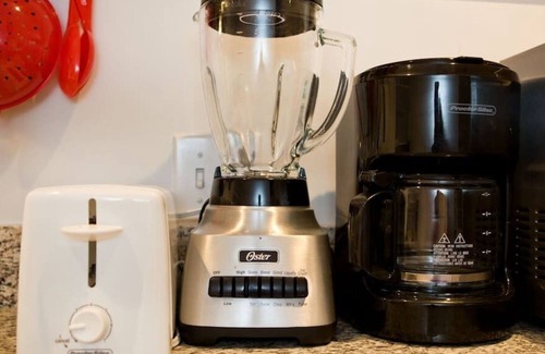 Mount Pleasant Apartment | New studio/carriage house w/parking