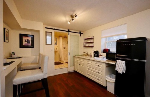 Hillcrest House | NEW STUDIO HIDDEN GEM ~ BEST LOCATION HILLCREST ~ CLOSE TO ALL ATTRACTIONS OF SD