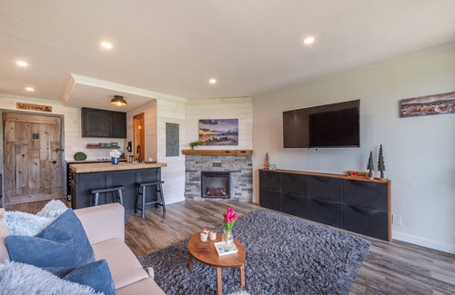 Truckee Condo | *New* Studio in Tahoe Donner - Amenities galore! ~Sun and Snowpeak