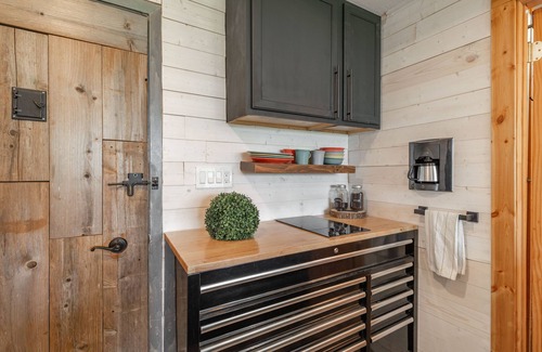 Truckee Condo | *New* Studio in Tahoe Donner - Amenities galore! ~Sun and Snowpeak