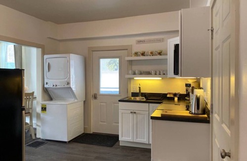 Williamstown Apartment | New Studio In Town, By the Water