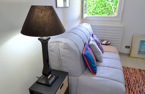 Monaco Apartment | NEW Studio, Near Golden Square & Beaches