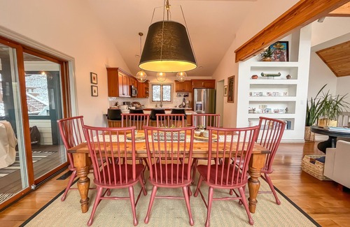 McHenry House | New: Stunning! Rnovated mountain lake house in central DCL!