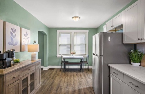 Pittsburgh House | NEW Stylish 2 bedroom: Garage, office, Fenced yard