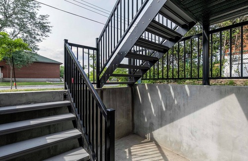 Lafleche House | New Stylish 3-beds free parking close to Dix 30&DT