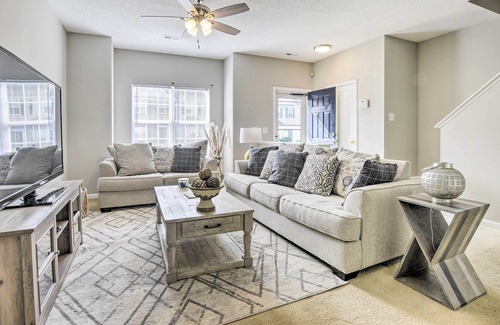 Apex House | NEW! Stylish Apex Townhome: Near Dining & Hiking