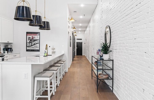 West Main Historic District Condo | New! Stylish Bourbon 3 bed, 2 bath suite. Downtown, Bourbon Trail, Yum Center