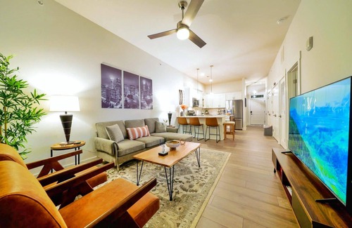 Wendover - Sedgewood Condo | NEW Stylish Getaway Condo- 5 mil to Uptown/3 Smart TV's!