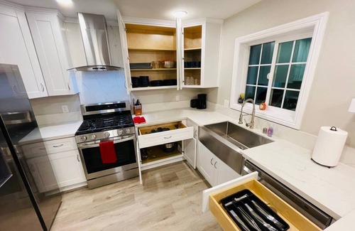 Central Escondido House | New! Stylish Home, 4TVs, 5min to Dwntwn! Pets ok!