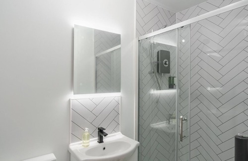 Derby Apartment | New Stylish Twin Room I Deluxe Studio App