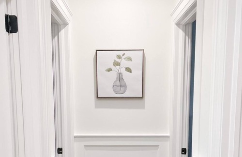 Hamilton House | New! Stylish & Updated 3bed unit on Hamilton's West Mountain!