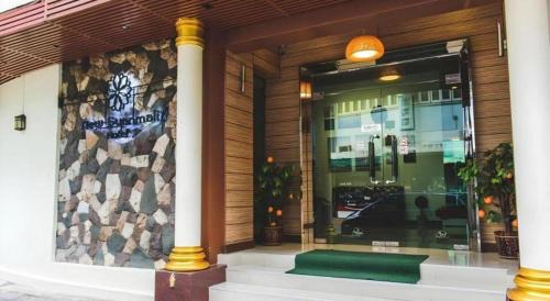 Pom Prap Sattru Phai Resort | New Suanmali Hotel