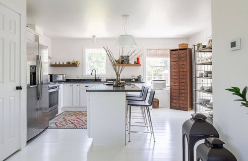 Hudson House | NEW: Sublimely Chic in Hudson w/ AC, Pet Friendly!