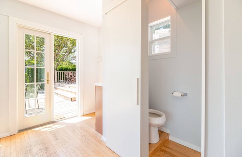 New Suffolk House | New Suffolk Waterfront Beach Cottage Steps From Water/Beach/Restaurants and More