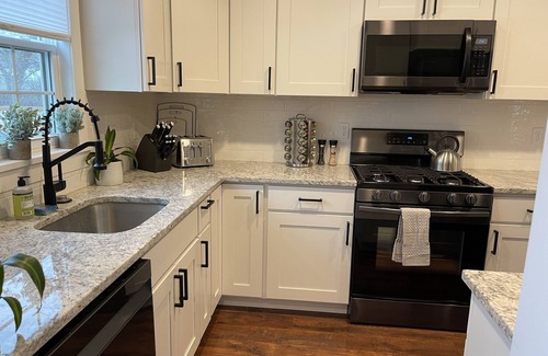 Sugar House House | NEW Sugarhouse Remodeled Home w/Hot Tub LOCATION!