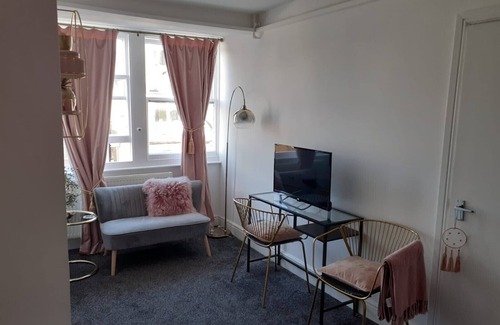 Belsize Apartment | New Suite 4, 2 min walk to Belsize Park metro