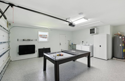 Gulf Breeze House | NEW! Sunny 3BR w/Hot Tub & Game Room