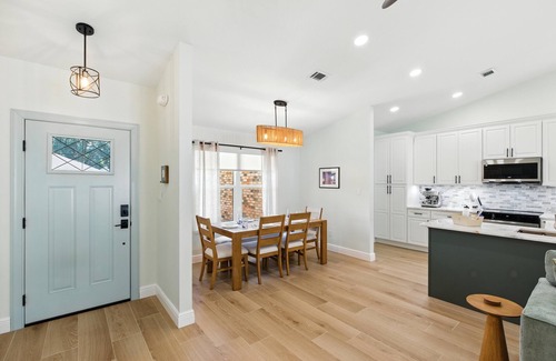 Gulf Breeze House | NEW! Sunny 3BR w/Hot Tub & Game Room