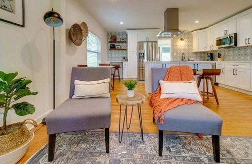 United Central Cottage | NEW! Sunshine Cottage in Downtown St. Pete
