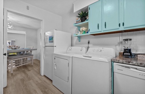 Myrtle Beach House | New-SunshineShores modern beachhome-walk to beach!