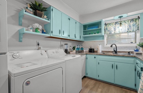 Myrtle Beach House | New-SunshineShores modern beachhome-walk to beach!