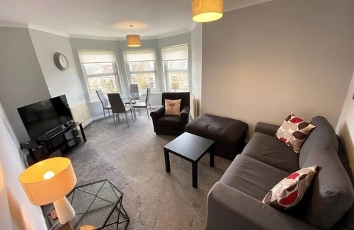 Falkirk Condo | NEW Super 2 Bedroom Flat in Falkirk