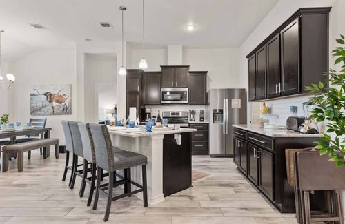 Temple House | New* Temple 6 Bd 5 min to Meta, BS&W, UMHB, Shopping+Lake. Free Parking+Wi-Fi