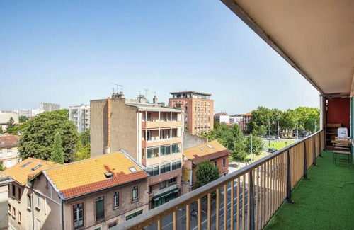 Saint Michel Apartment | NEW! The 310: 2-bed apartment - AC, parking, balcony in the city, near the river