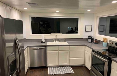 Johnson City House | NEW-The Bluebird- Bungalow w/Spa & Outdoor Living