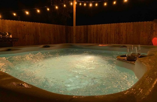 Johnson City House | NEW-The Bluebird- Bungalow w/Spa & Outdoor Living