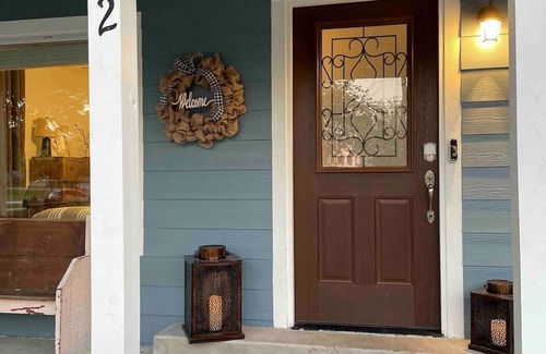 Johnson City House | NEW-The Bluebird- Bungalow w/Spa & Outdoor Living