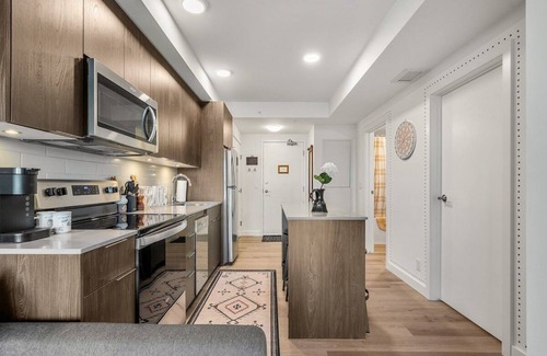 Crescent Heights Apartment | NEW!The Calgary Saloon! 1BR w Rooftop Patio & AC