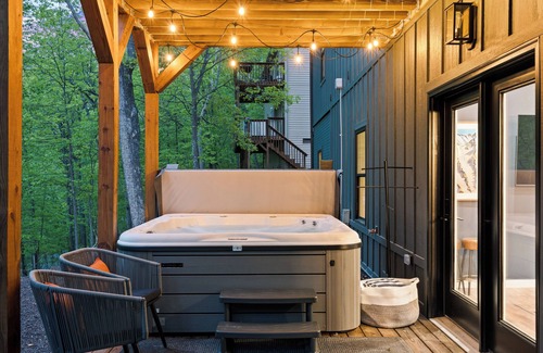 Massanutten House | *NEW* The Chalet~Resort~Hot Tub~GameRoom~FirePIt
